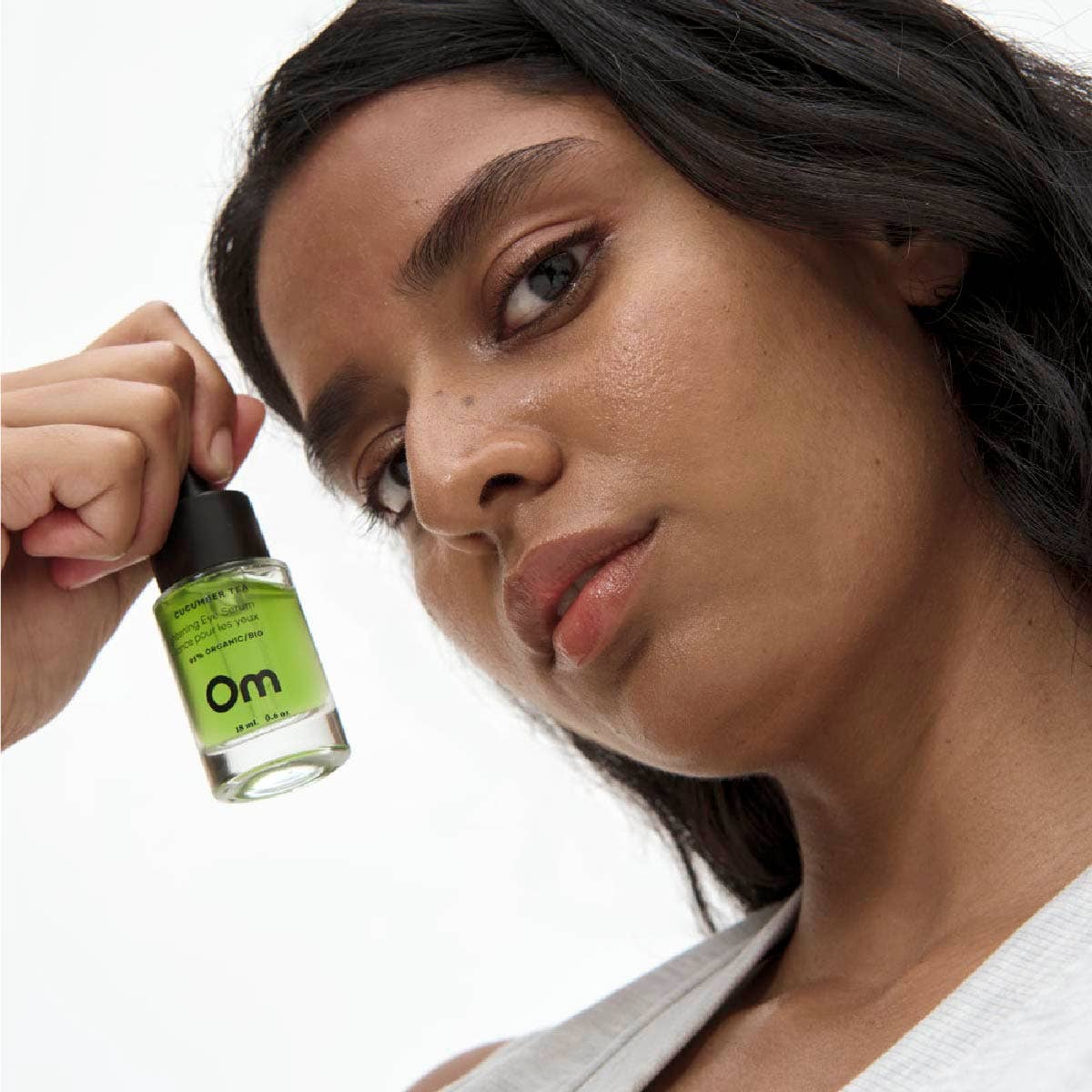 Om Cucumber Tea Brightening Eye Serum